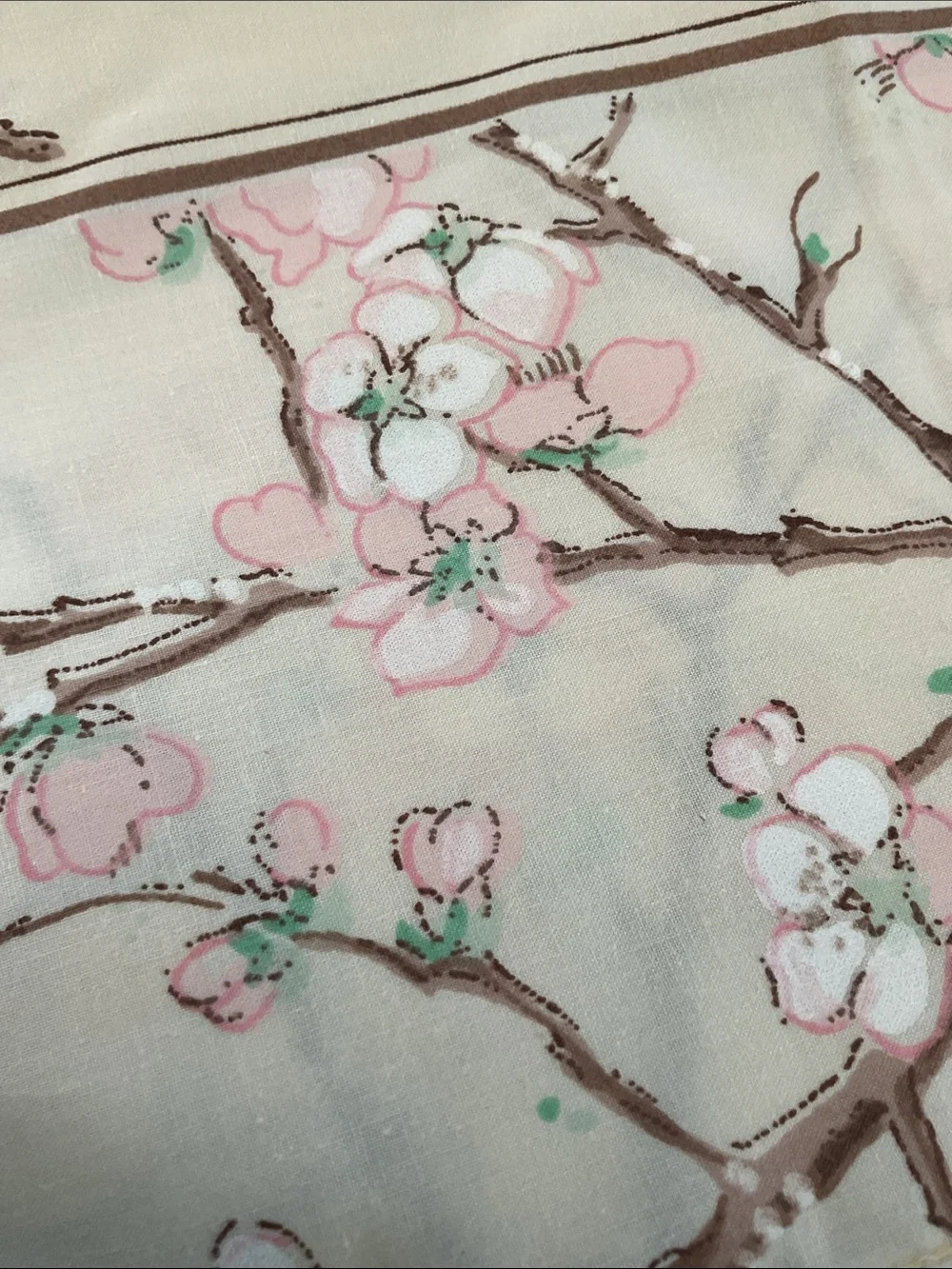 🌸 Cannon ‘Flowering Quince’ twin top flat sheet. Vintage early 1980’s